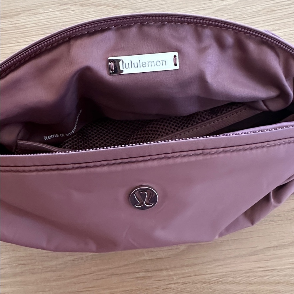 lululemon athletica Dusty Mauve Zip Cosmetic Pouch - Picture 4 of 4